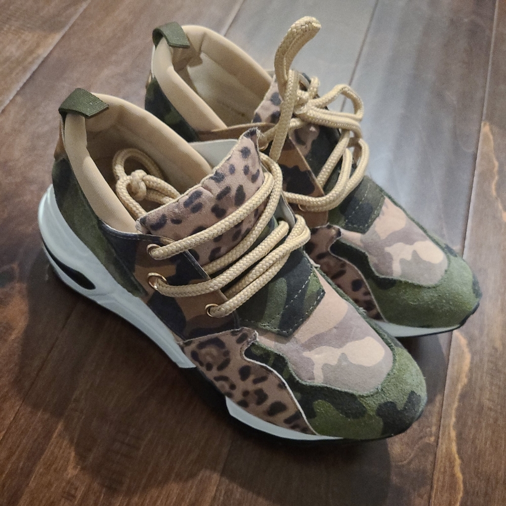 Steve Madden camo sneakers 7.5. Women's like new